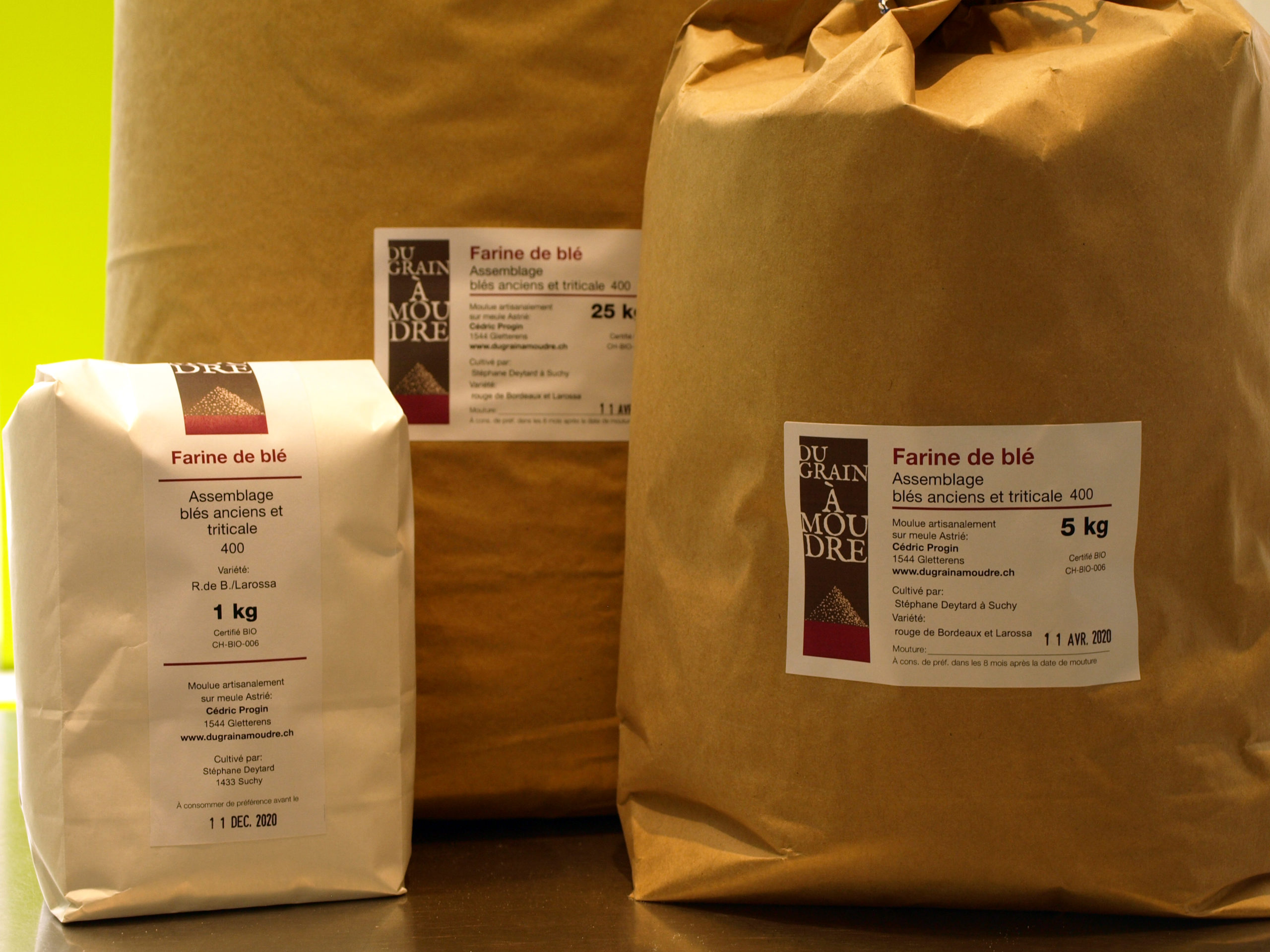 Sacs de farine de blé ancien rouge de Bordeaux et de triticale