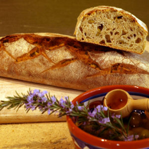 Pain aux olives et au romarin